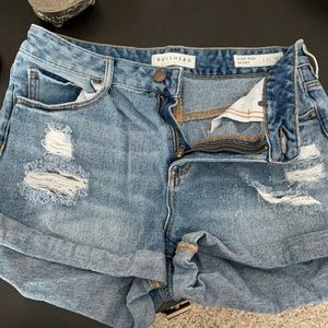 Bullhead blue Jean shorts. High rise size 29